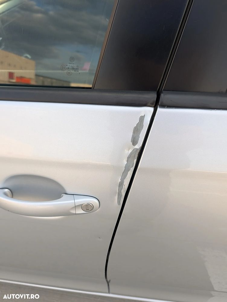 Volkswagen Golf 1.6 TDI DPF Trendline - 13