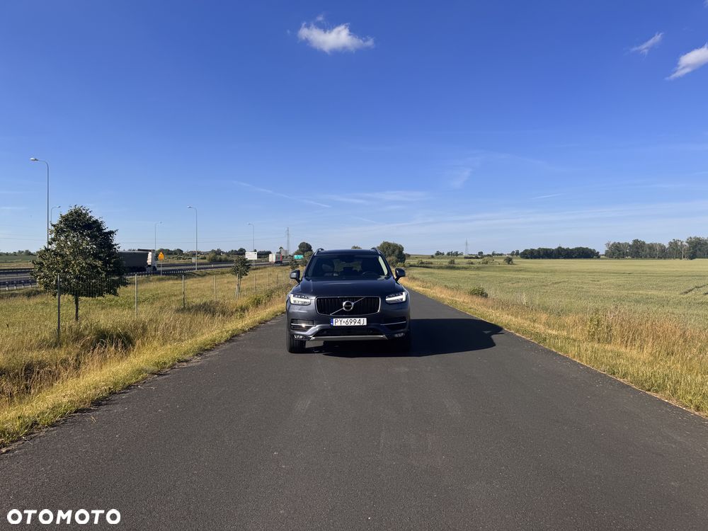Volvo XC 90 - 9