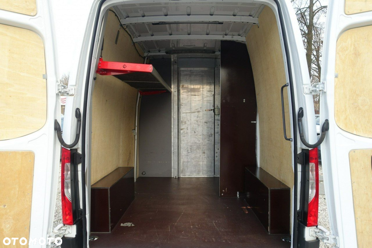 Mercedes-Benz Sprinter - 12