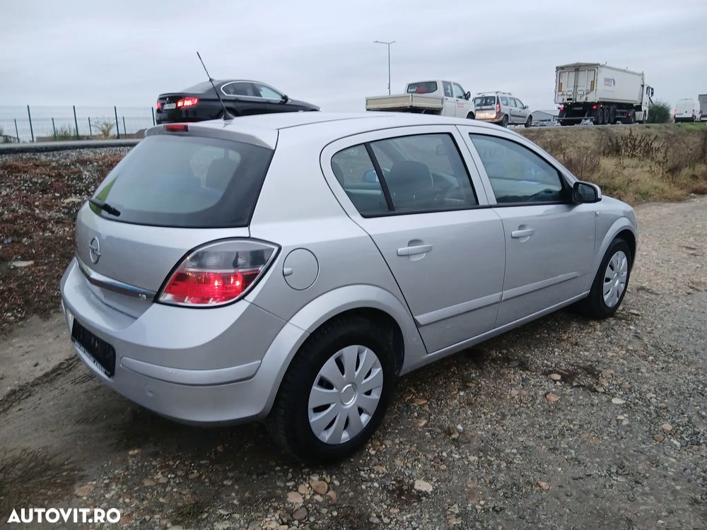 Opel Astra 1.8i Aut. Essentia - 2