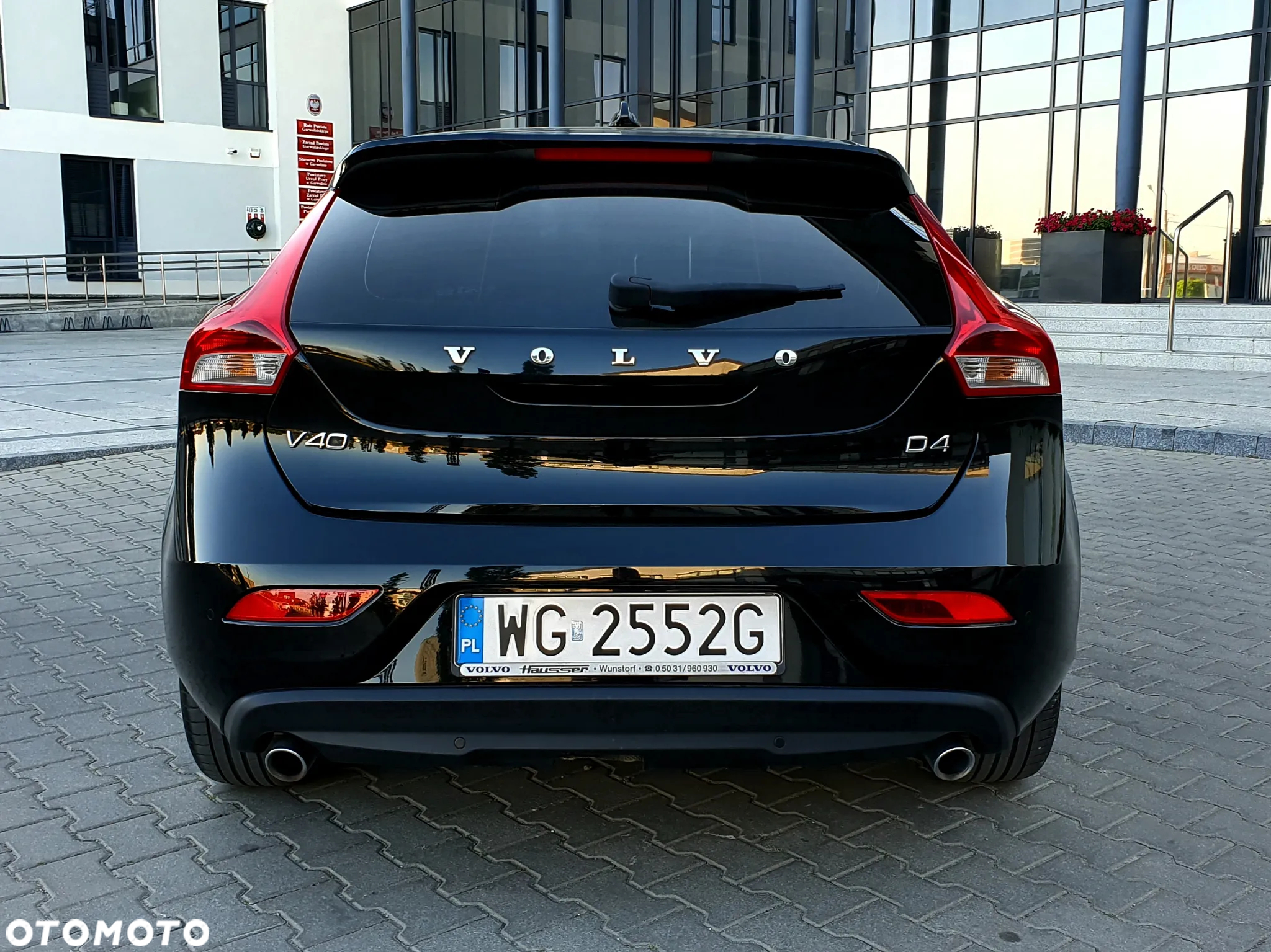 Volvo V40 D4 Momentum - 4