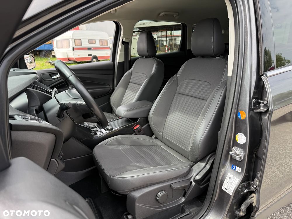 Ford Kuga 1.5 EcoBoost 2x4 Titanium - 4