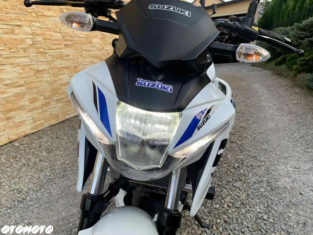 Suzuki GSX - 12