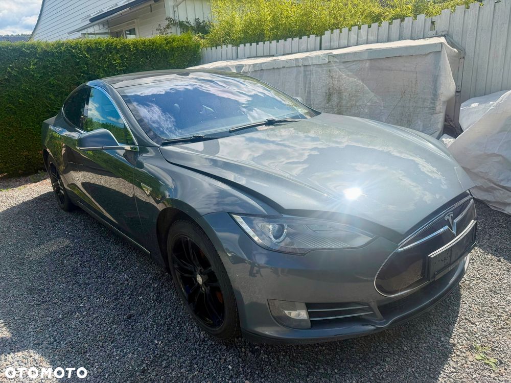Tesla Model S - 1