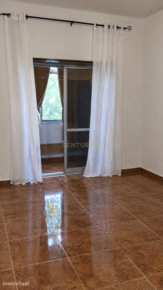 Apartamento T2 em Alcochete com Luz Natural e Boa Localização - Grande imagem: 4/13
