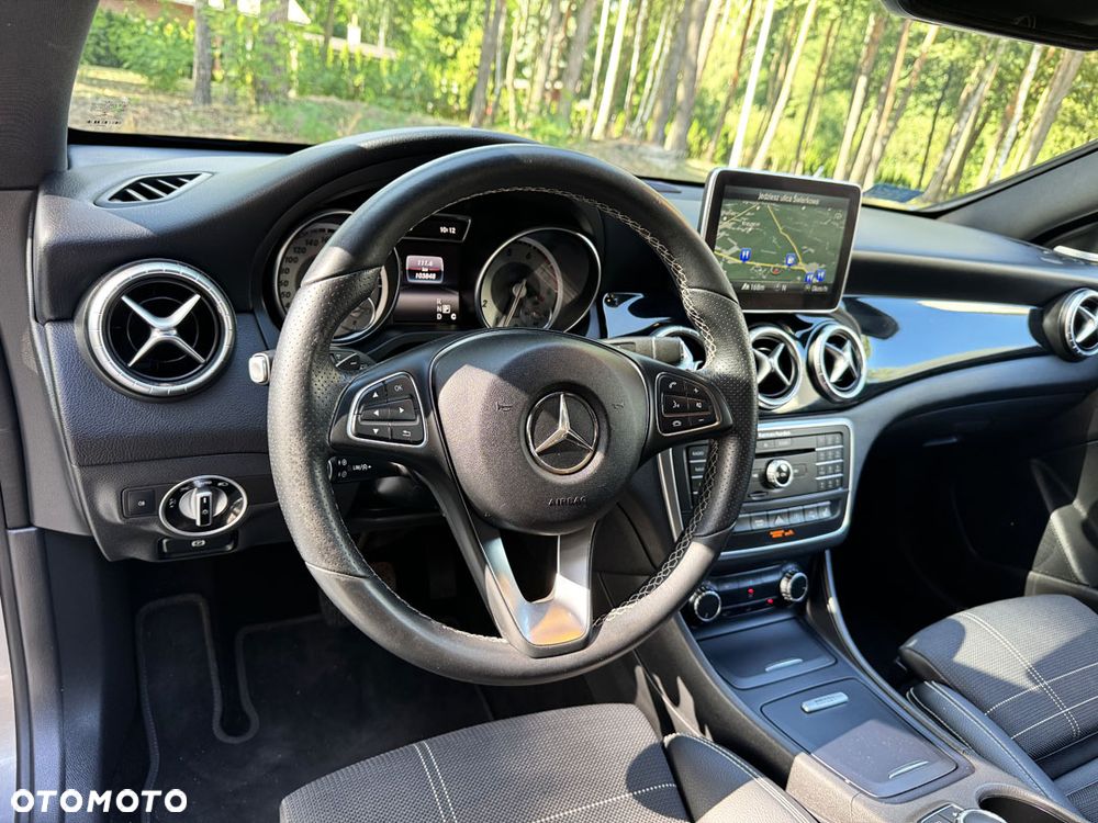 Mercedes-Benz CLA 200 7G-DCT AMG Line - 20