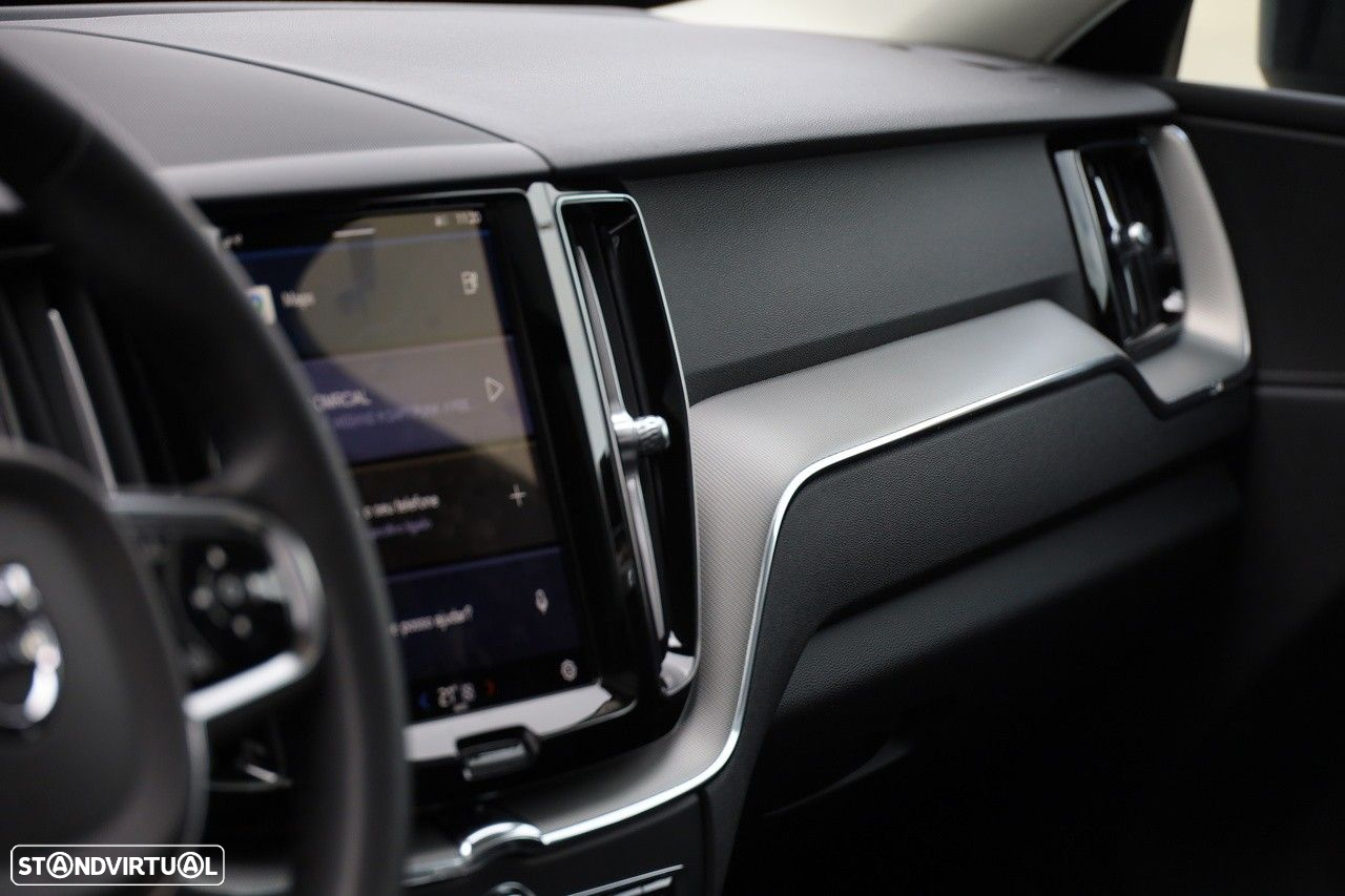 Volvo XC 60 2.0 T6 PHEV Plus Dark AWD - 11