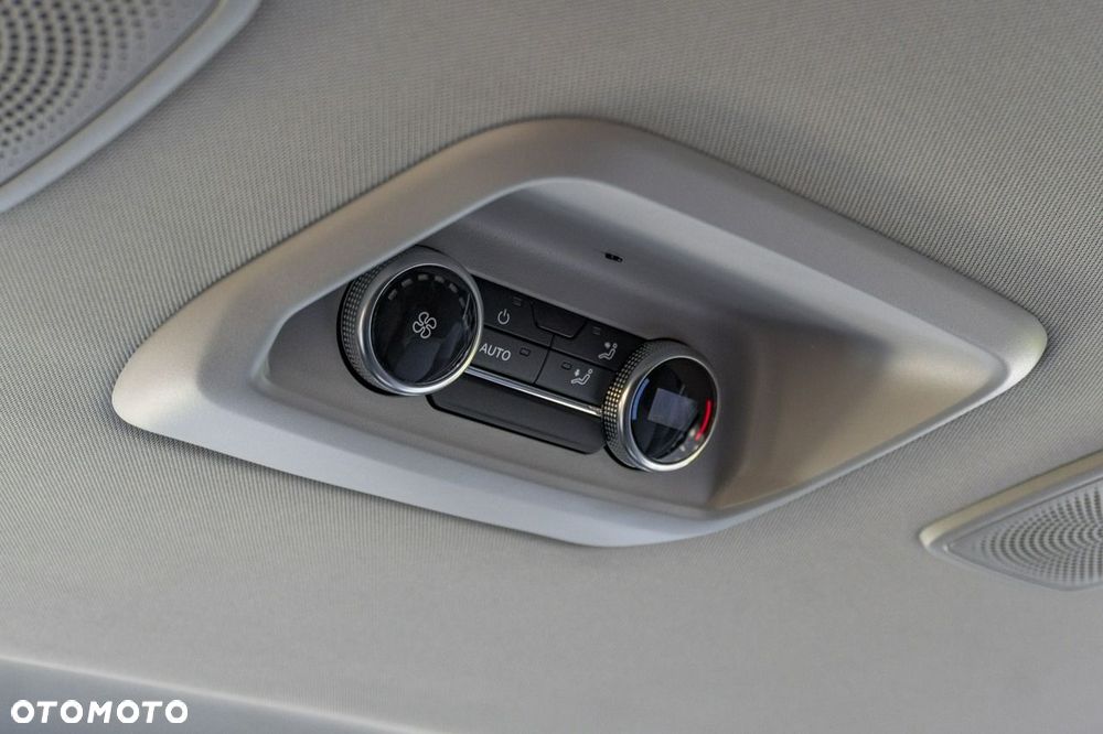 Volkswagen Caravelle - 28