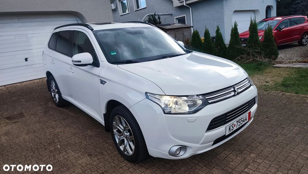 Mitsubishi Outlander 2.0 4WD Top - 4