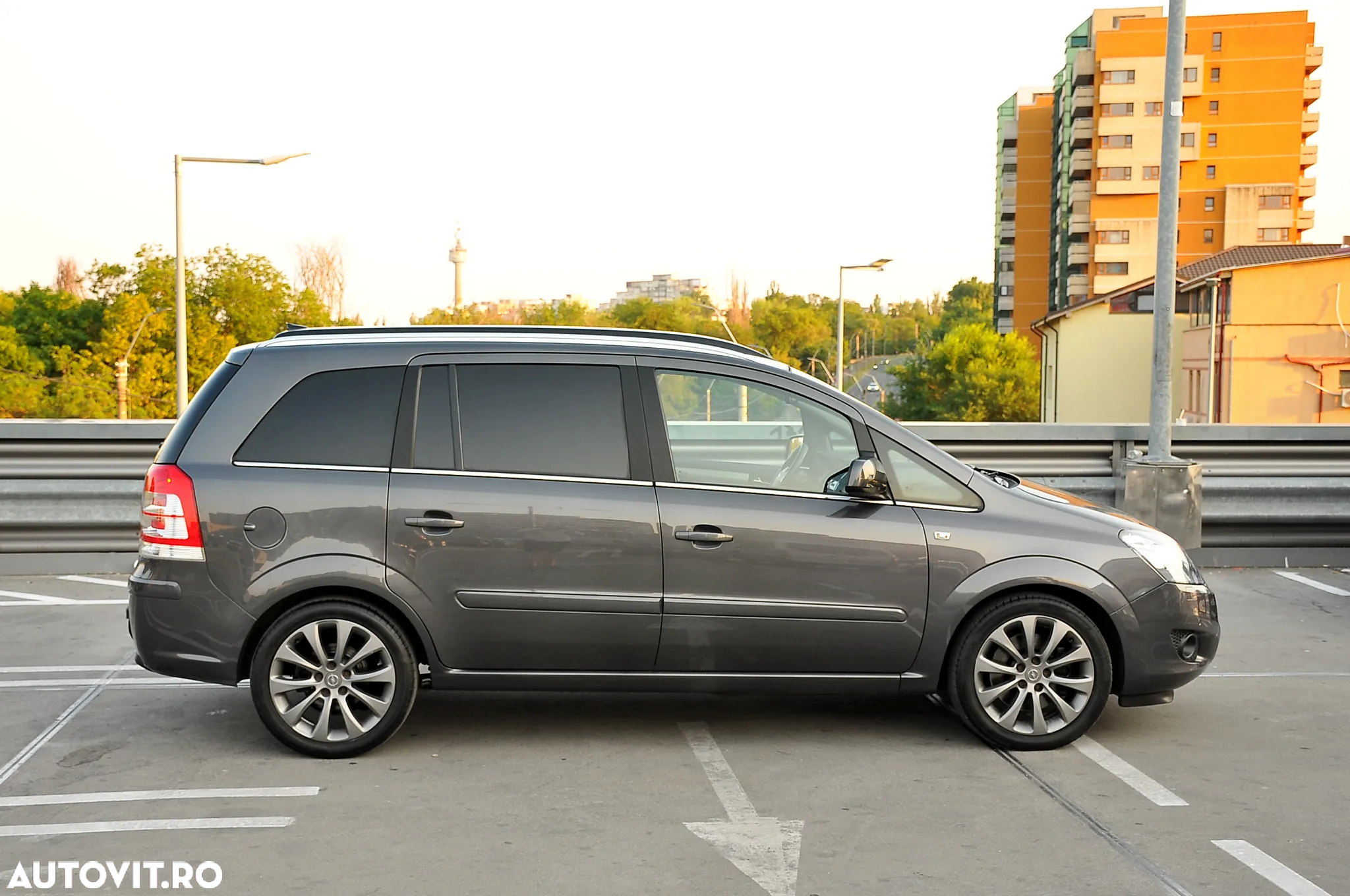 Opel Zafira 1.9 CDTI First Edition - 2
