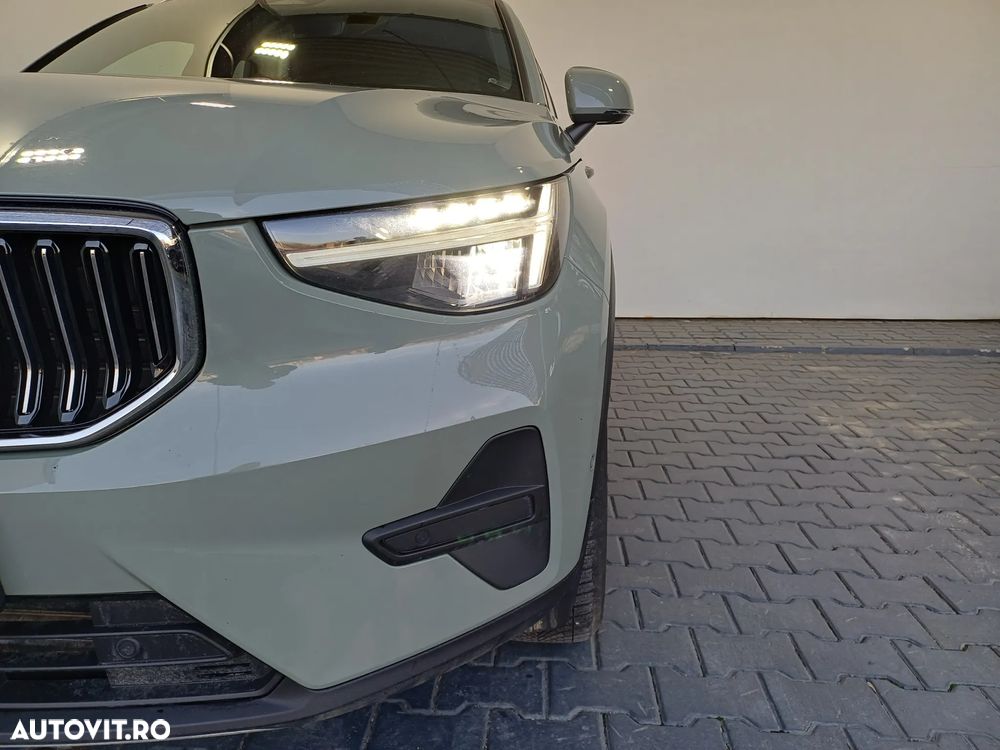 Volvo XC 40 B4 AT8 Mild Hybrid Momentum - 34