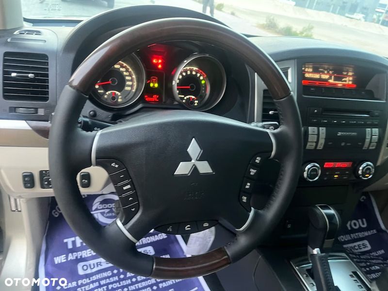 Mitsubishi Pajero - 12