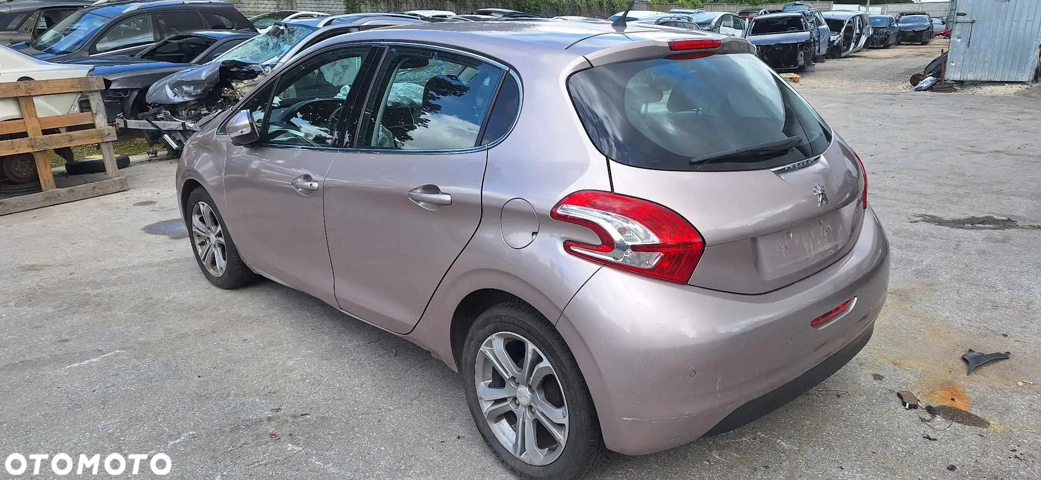Peugeot 208 lampa tył prawa - 3