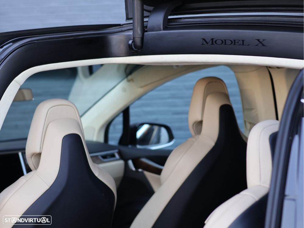 Tesla Model X 90D - 34