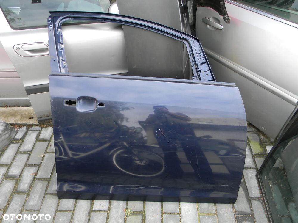 drzwi prawe przód OPEL ASTRA IV J 5D