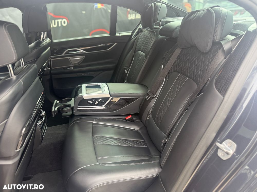 BMW Seria 7 730d xDrive - 29