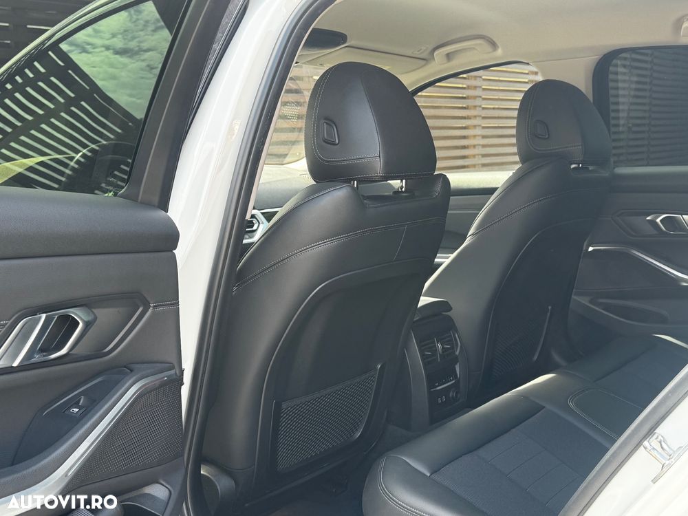 BMW Seria 3 320d Aut. Sport Line - 12