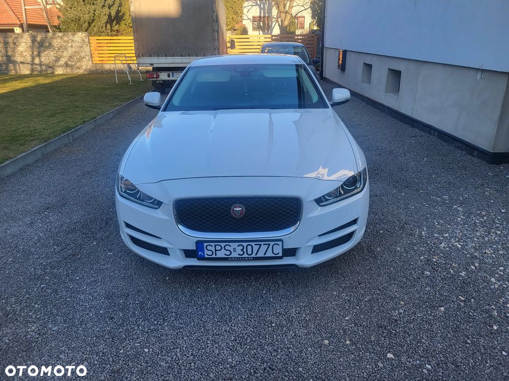 Jaguar XE 20t Portfolio - 3