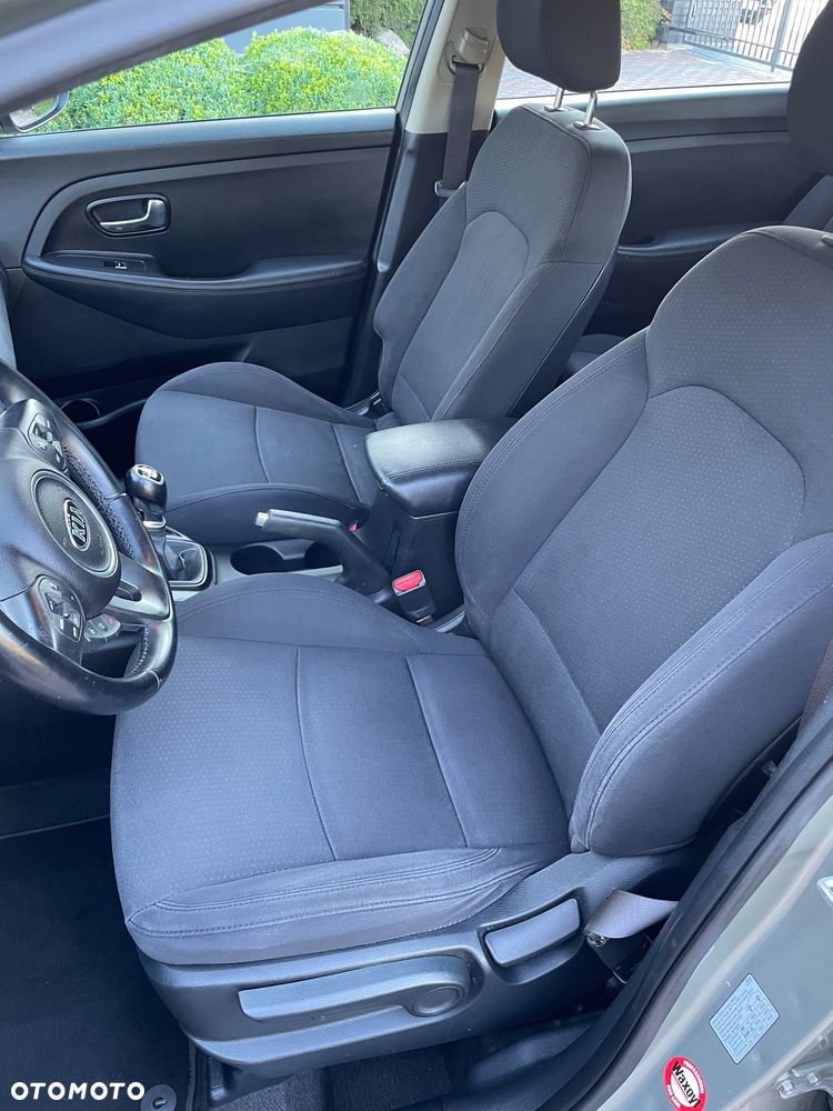 Kia Carens - 16