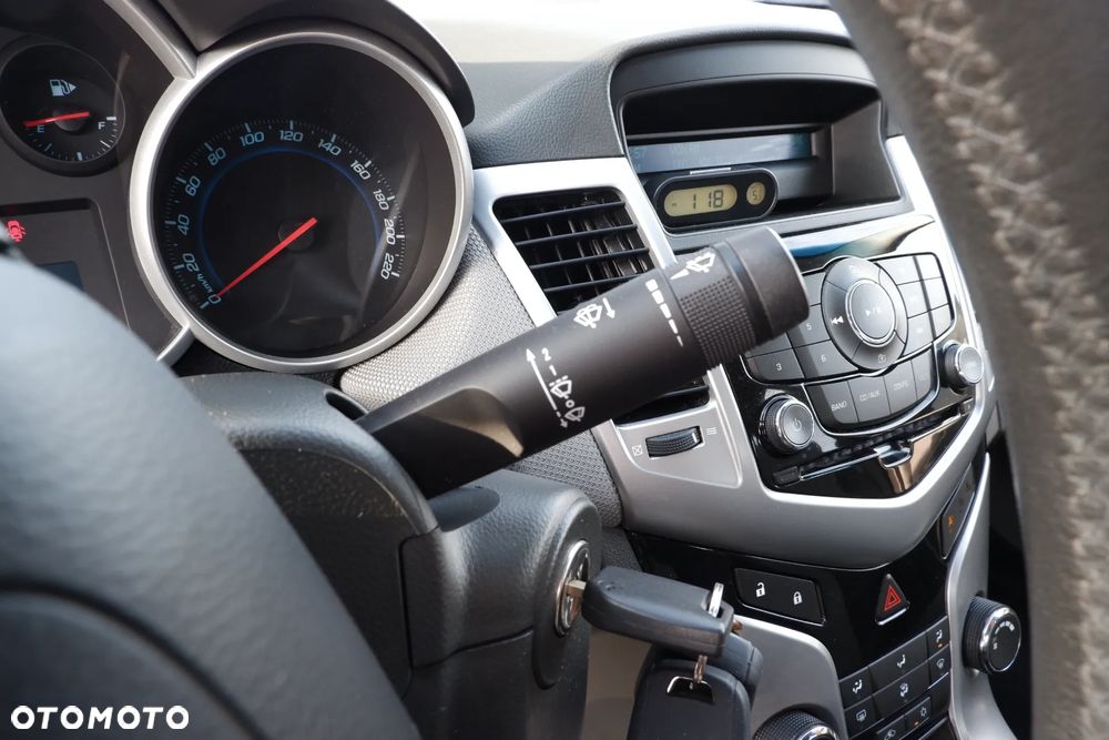 Chevrolet Cruze 1.6 LS - 30