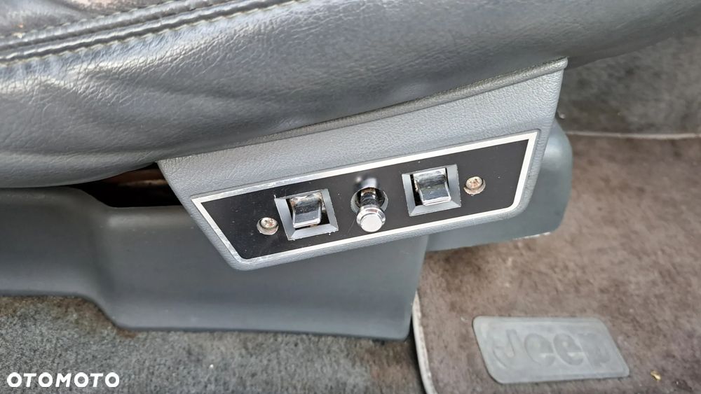 Jeep Cherokee 4.0 Limited - 22