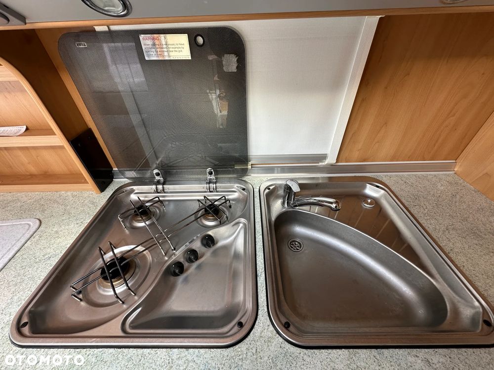 Burstner 720 TK VENTANA z napędem i łóżkami piętrowymi - 8 os. - 20