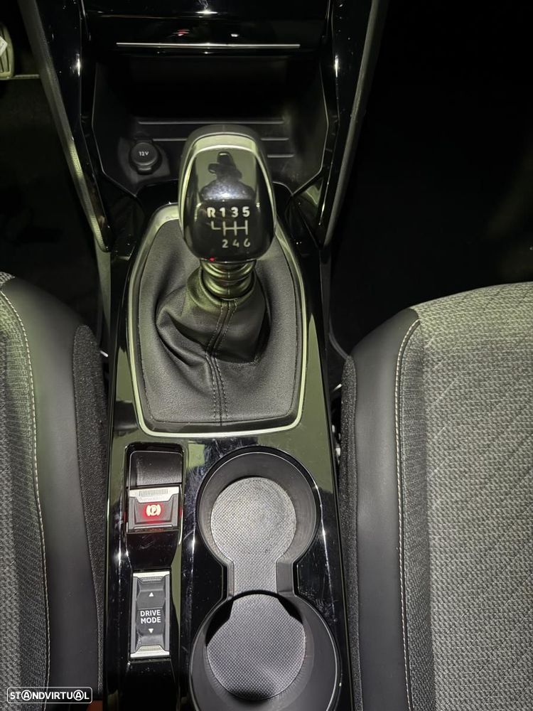 Peugeot 2008 1.2 PureTech Allure - 12