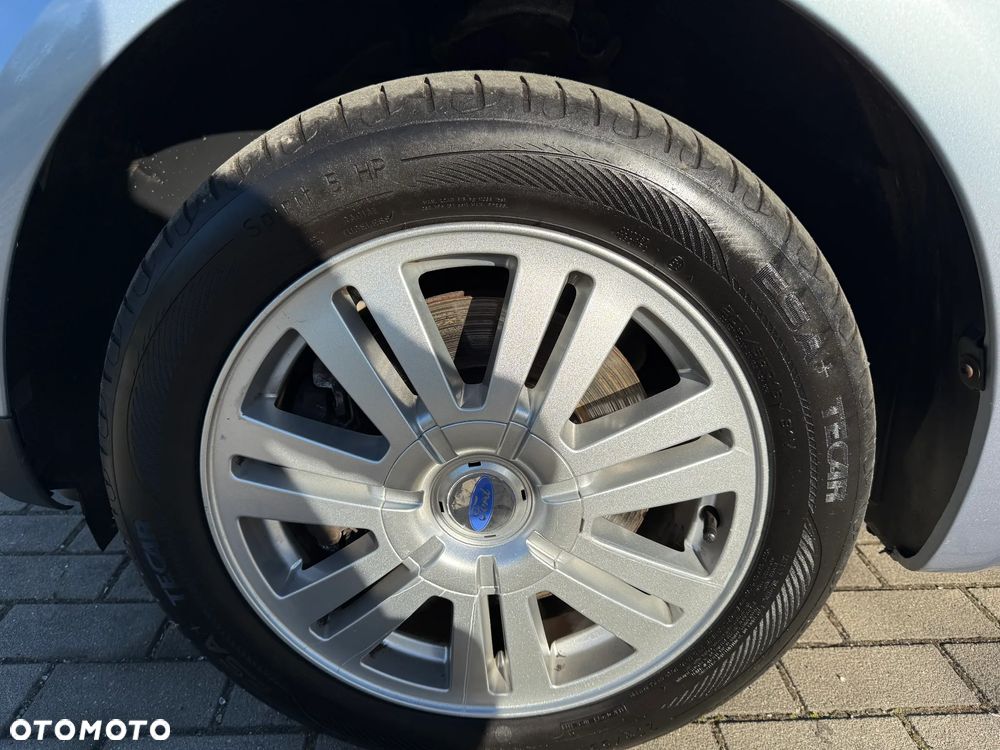 Ford Focus 2.0 16V Ghia - 10