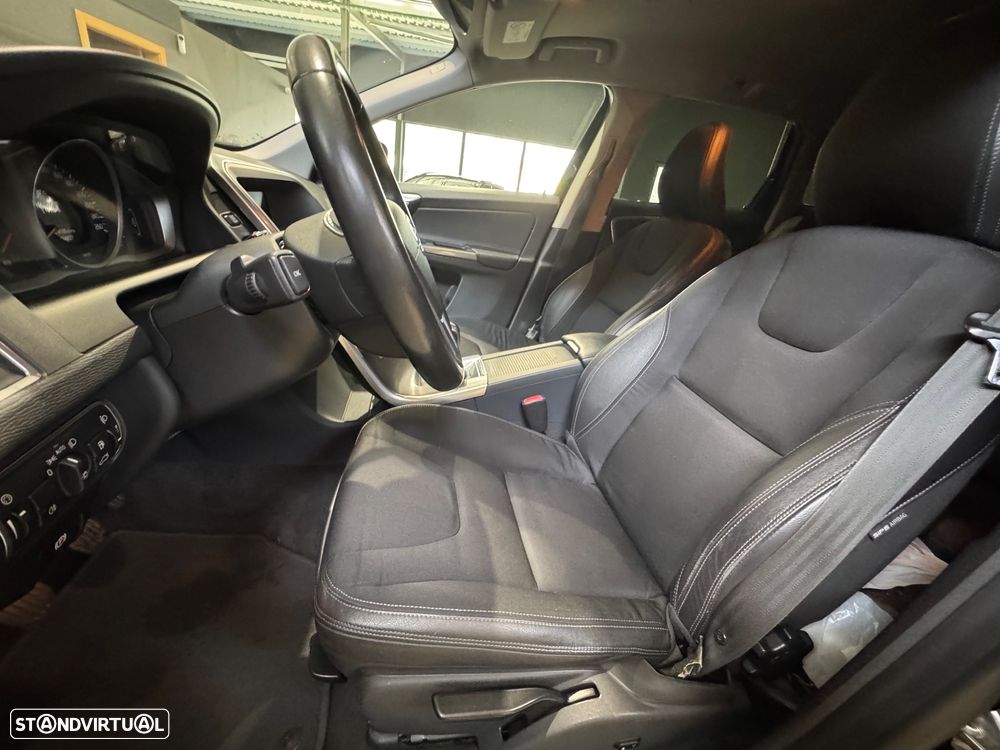 Volvo XC 60 2.0 D4 Momentum - 17