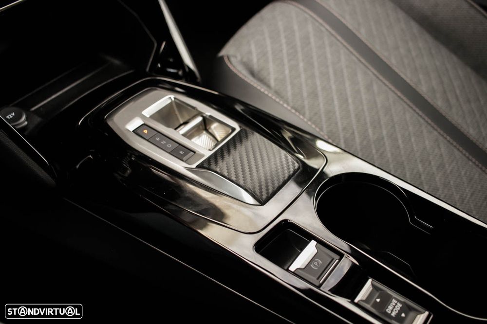 Peugeot e-2008 Allure - 17