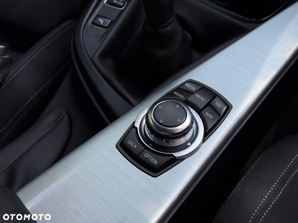 BMW Seria 3 318d Sport Line - 22