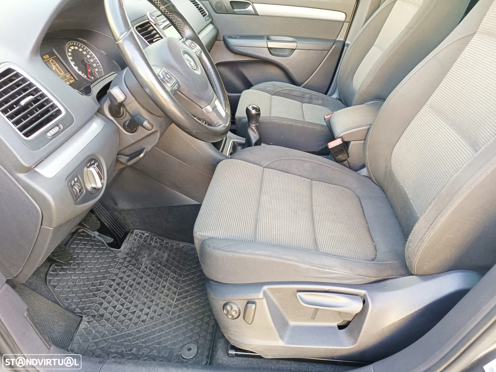 VW Sharan 2.0 TDI Confortline - 25