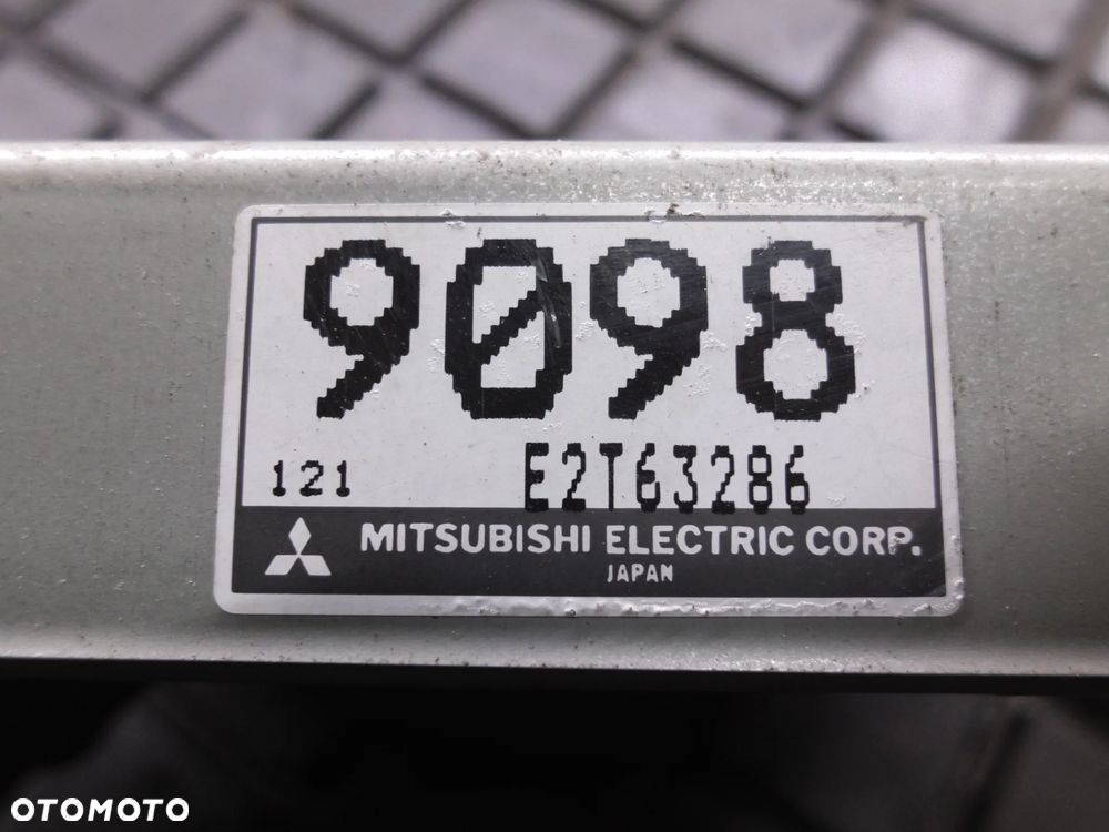 Komputer sterownik silnika Mitsubishi Carisma MD329098 E2T63286 + WTYCZKI INSTALACJA - 4