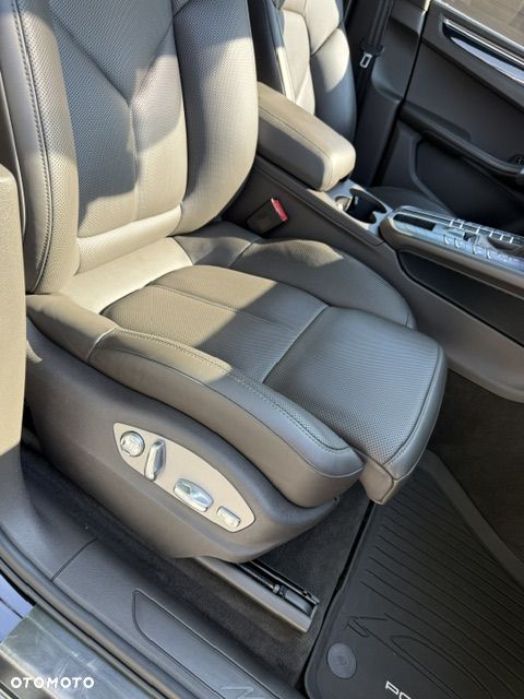Porsche Macan - 11