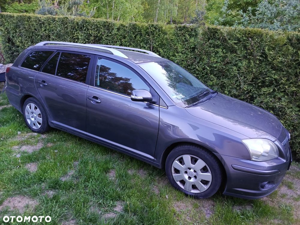 Toyota Avensis 2.0 D-4D Sol - 2