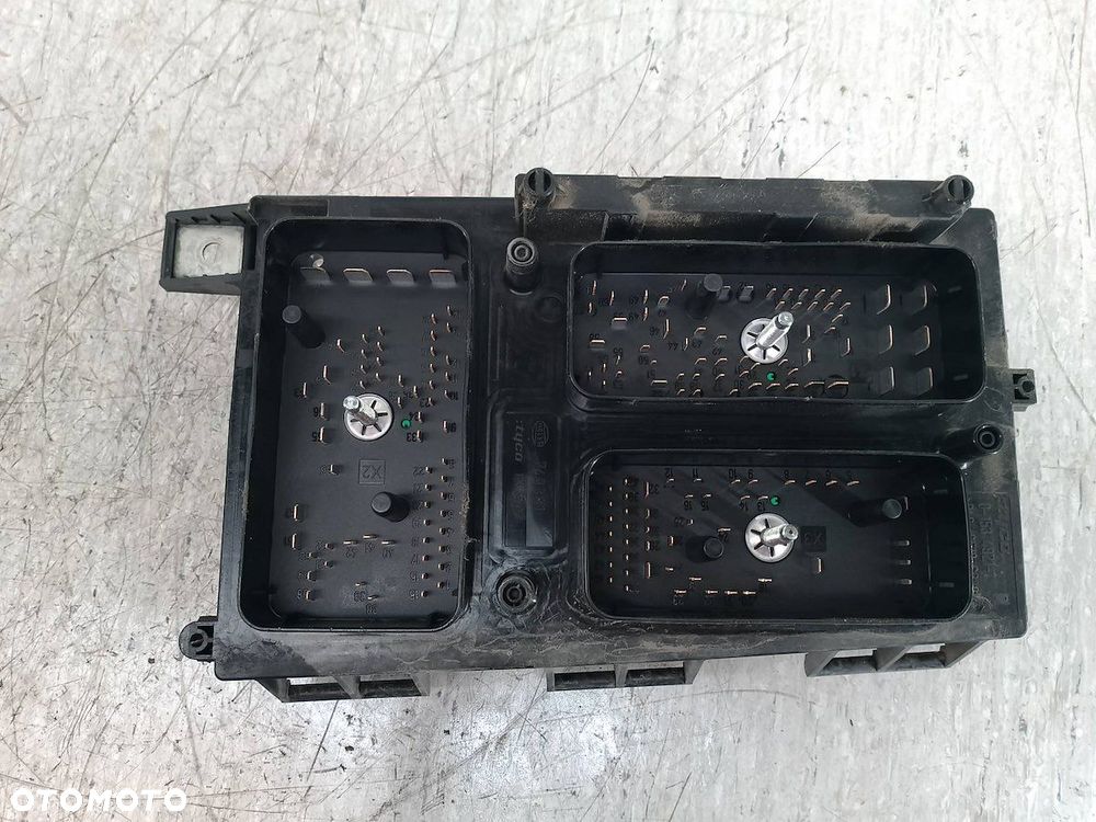 SKRZYNKA BEZPIECZNIKÓW OPEL ASTRA H 13191130  5DK008668-22  743381  1534937 - 3