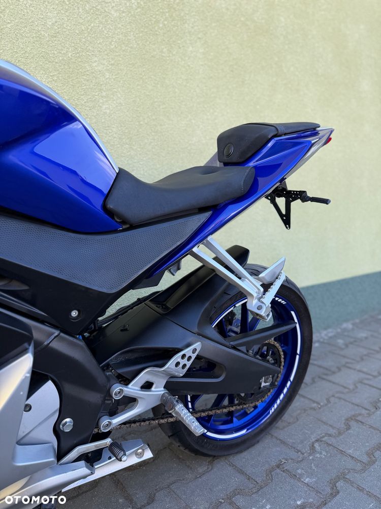 Yamaha YZF - 32