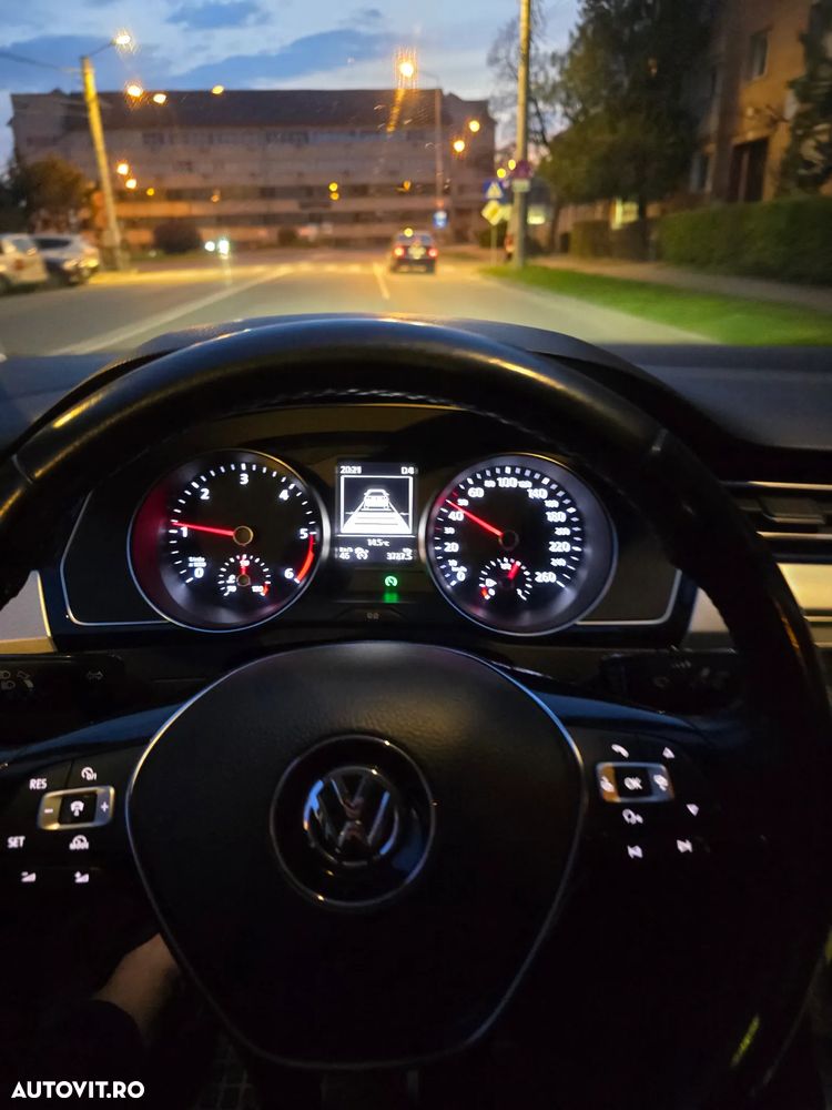 Volkswagen Passat 2.0 TDI DSG Comfortline - 31