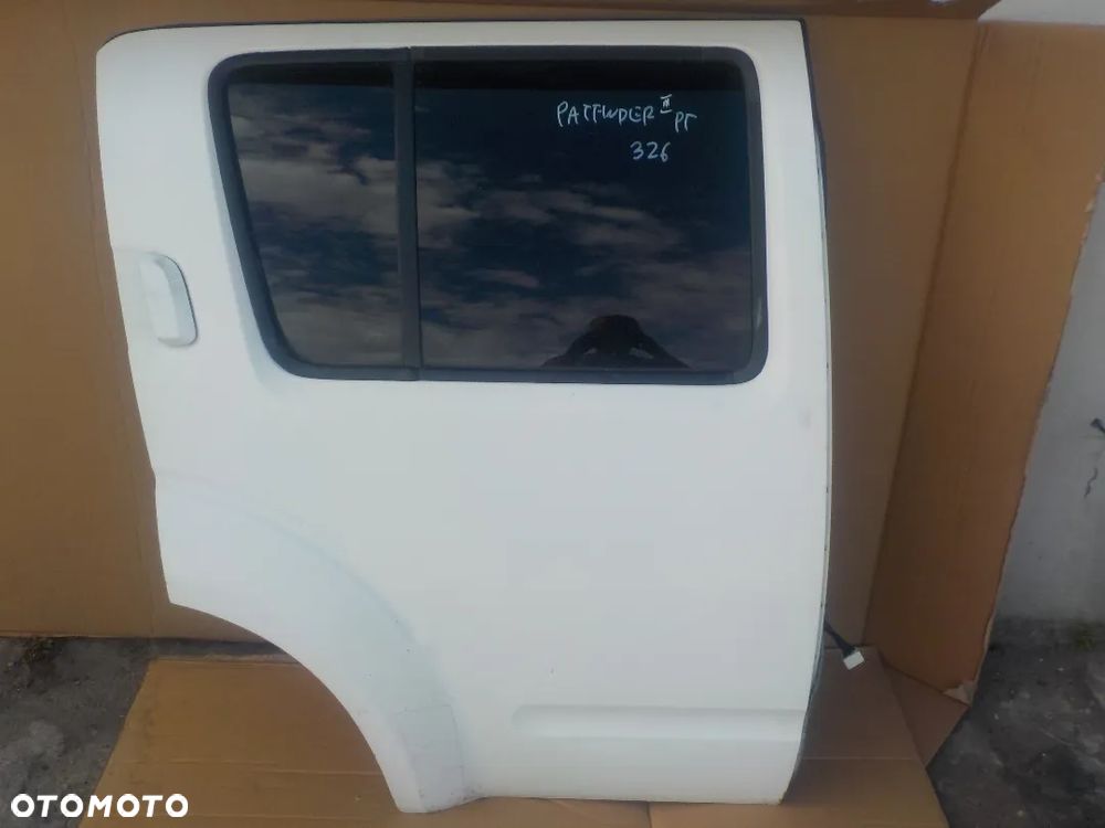NISSAN PATHFINDER DRZWI PRAWY TYŁ 326 BEZ KLAMKI - 1