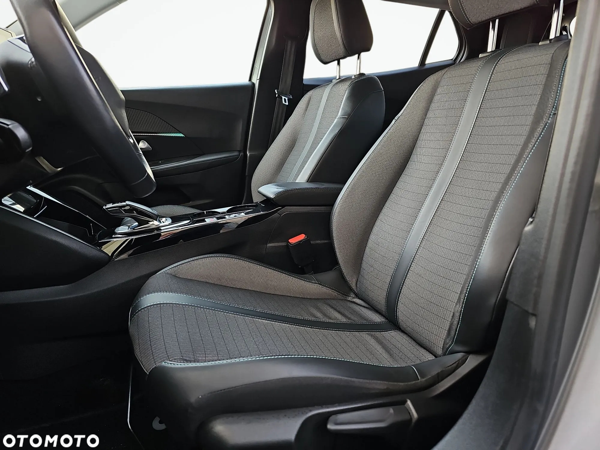 Peugeot 2008 PureTech 130 EAT8 Allure Pack - 12