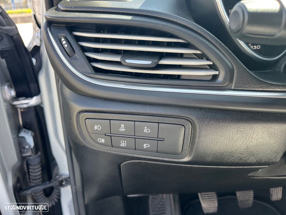 Fiat Tipo Station Wagon 1.3 M-Jet Lounge - 35