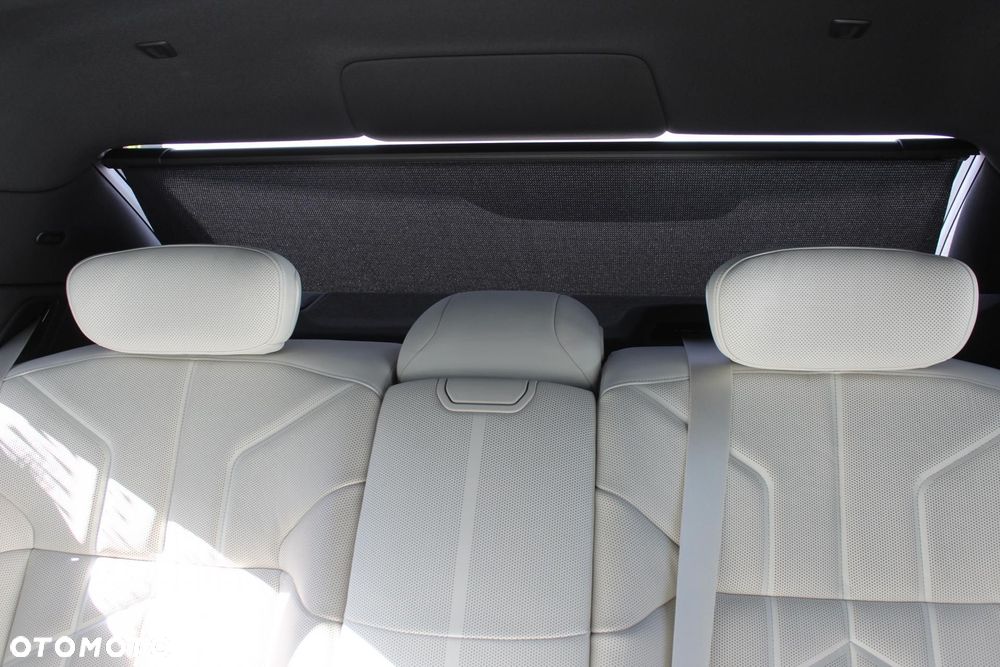 BMW i7 - 16