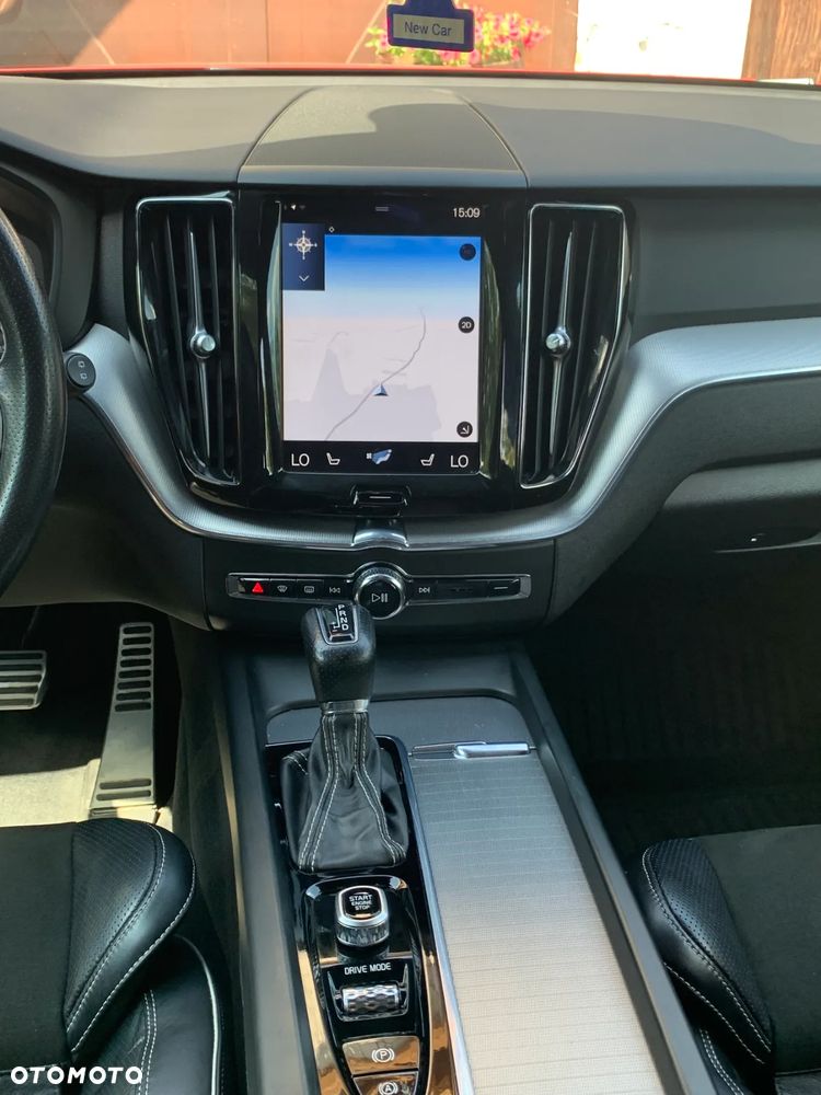 Volvo XC 60 D5 AWD R-Design - 33