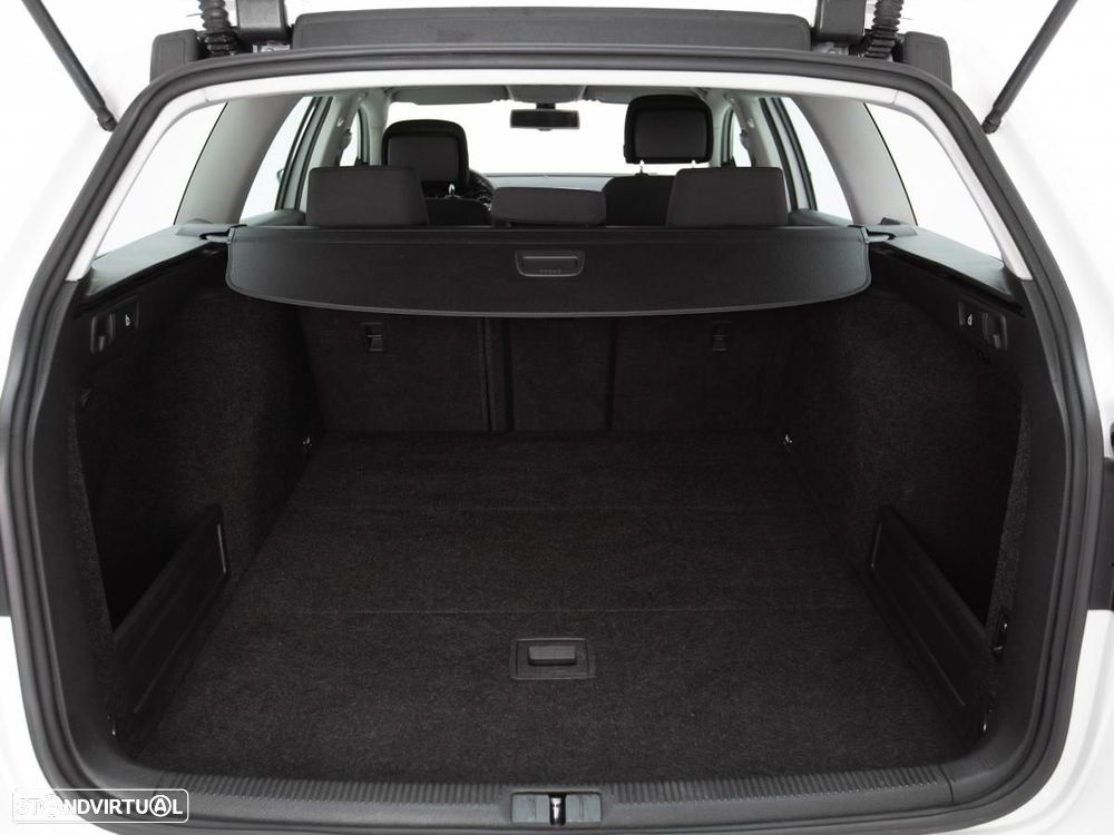 VW Passat Variant - 11