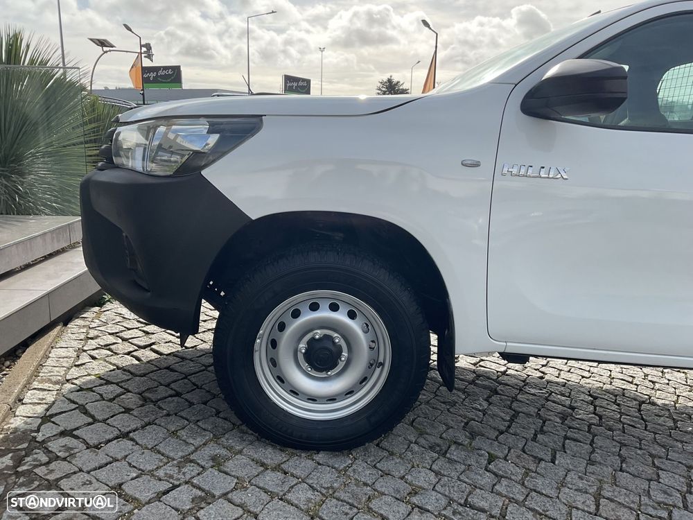 Toyota Hilux 2.4 D-4D 2WD CE - 12
