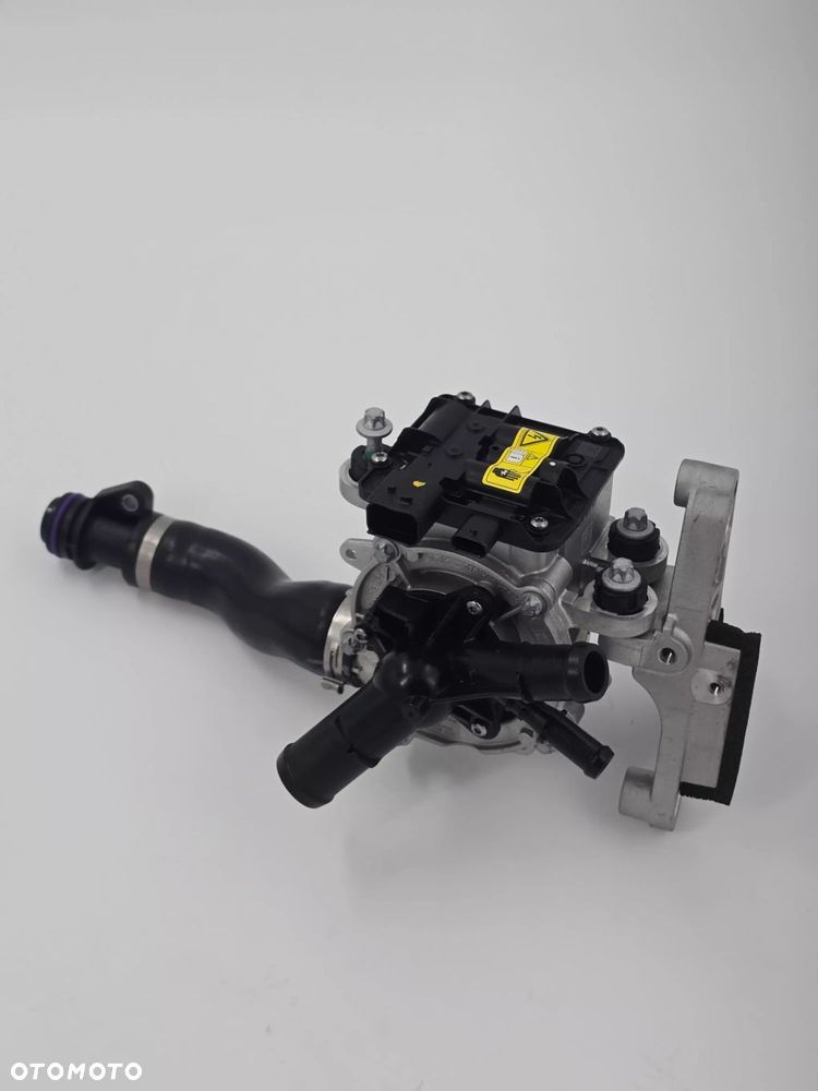 NOWA ORYGINALNA ELEKTRYCZNA POMPA WODY MERCEDES A2822000101 - 1