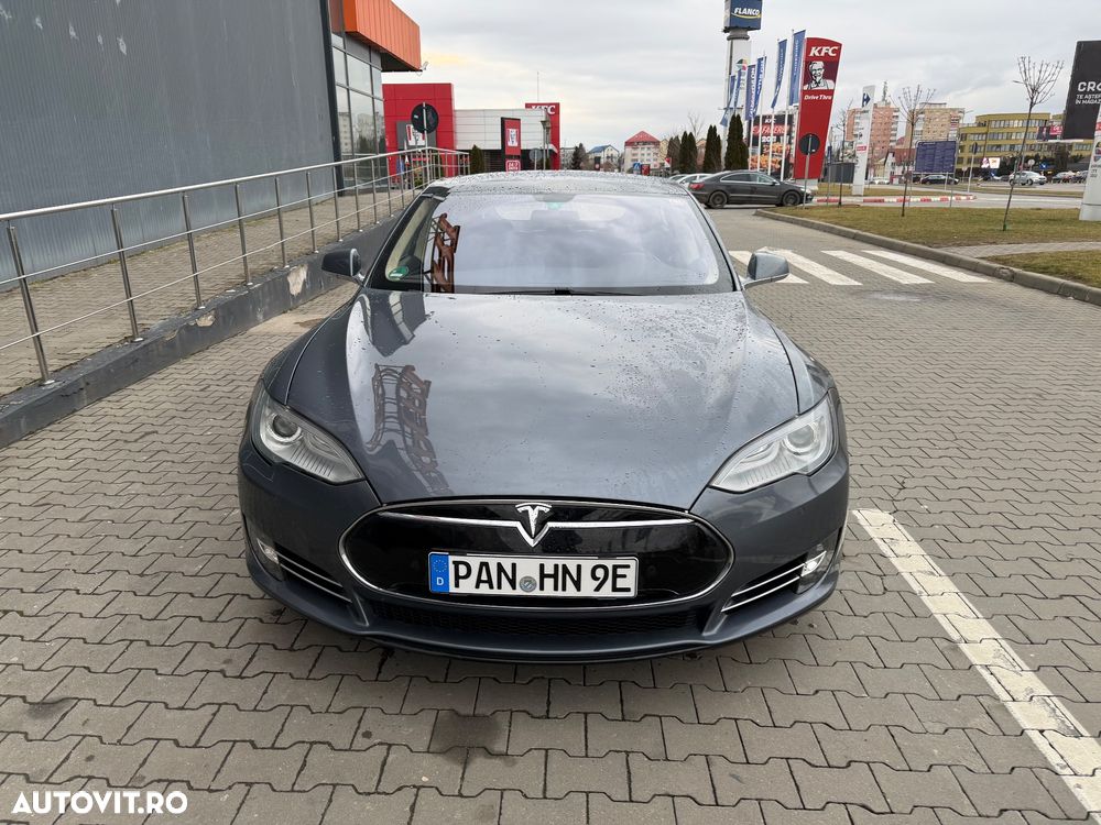 Tesla Model S - 13