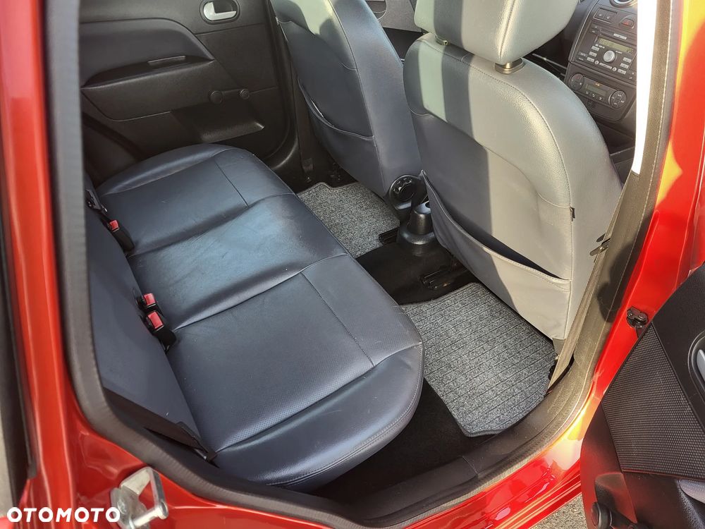 Ford Fiesta 1.6 Ghia - 20