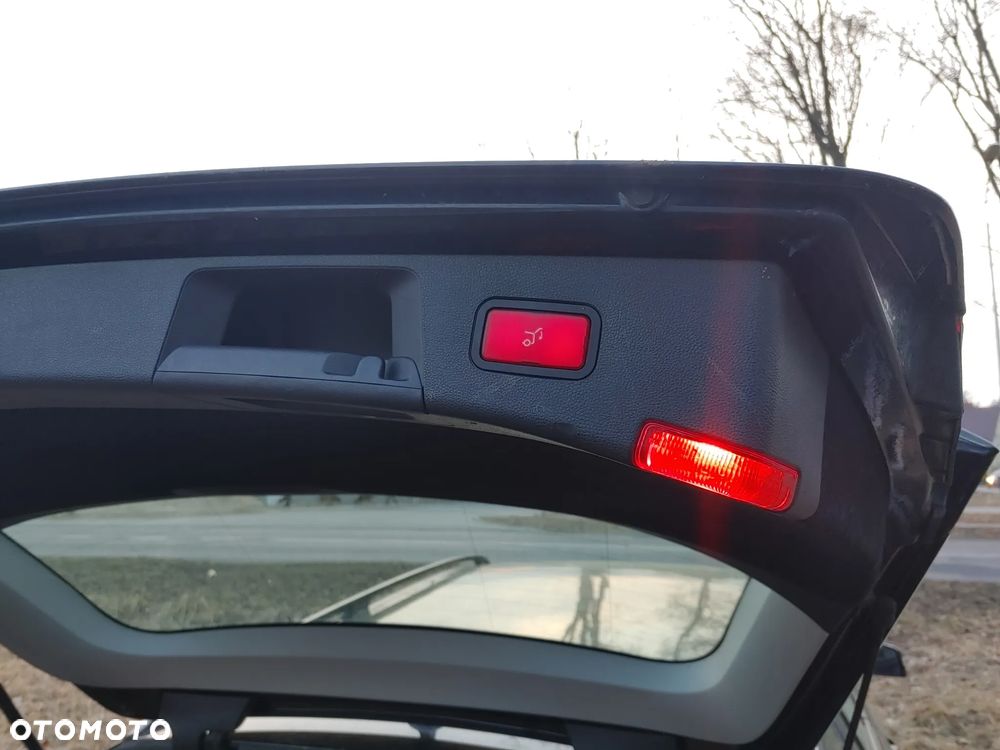 Mercedes-Benz Klasa E 200 CDI DPF BlueEFFICIENCY Automatik Elegance - 5