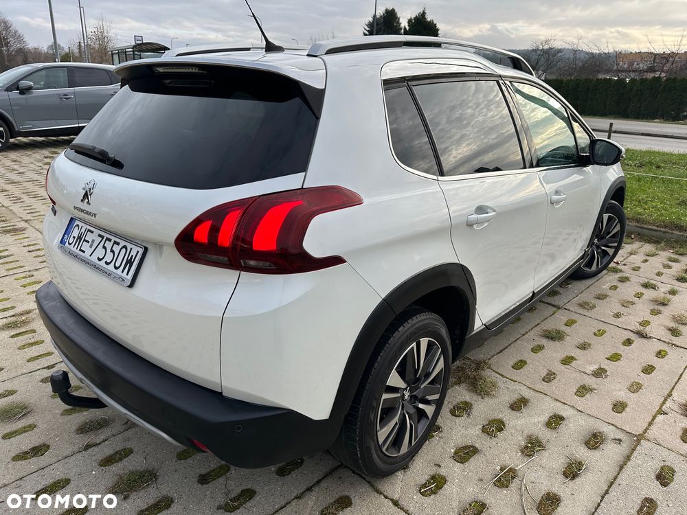 Peugeot 2008 PureTech 110 GPF EAT6 Black Edition - 4